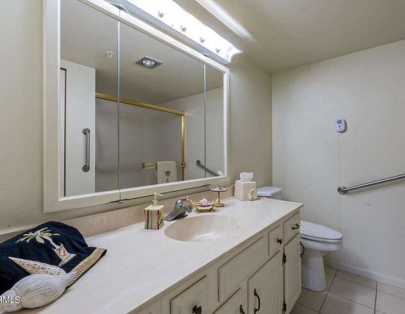 10330 W Thunderbird Blvd Unit B204, Sun City, Arizona 85351, 0 , 0 ,2 BathroomsBathrooms,2 Bedroom Condos,For Sale,W Thunderbird Blvd Unit B204,0,1319